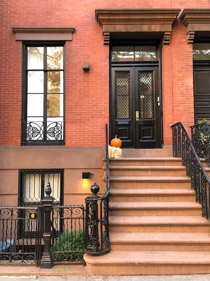Oh, the brownstones vibe around Greenwich Village