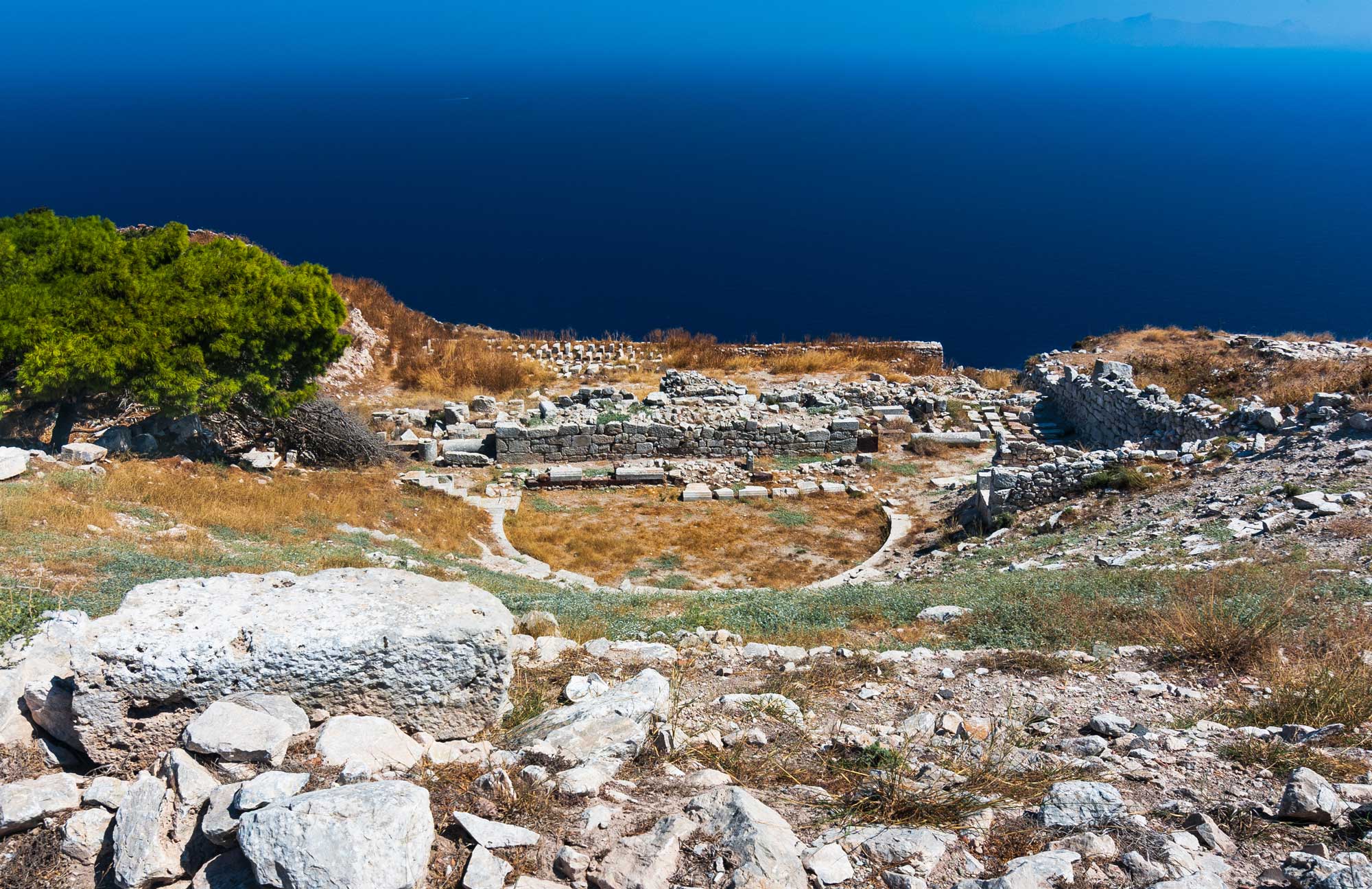KT (3 hours): [Santorini] Ancient Thira, archaeological site on top of Mesa Vouno Mountain