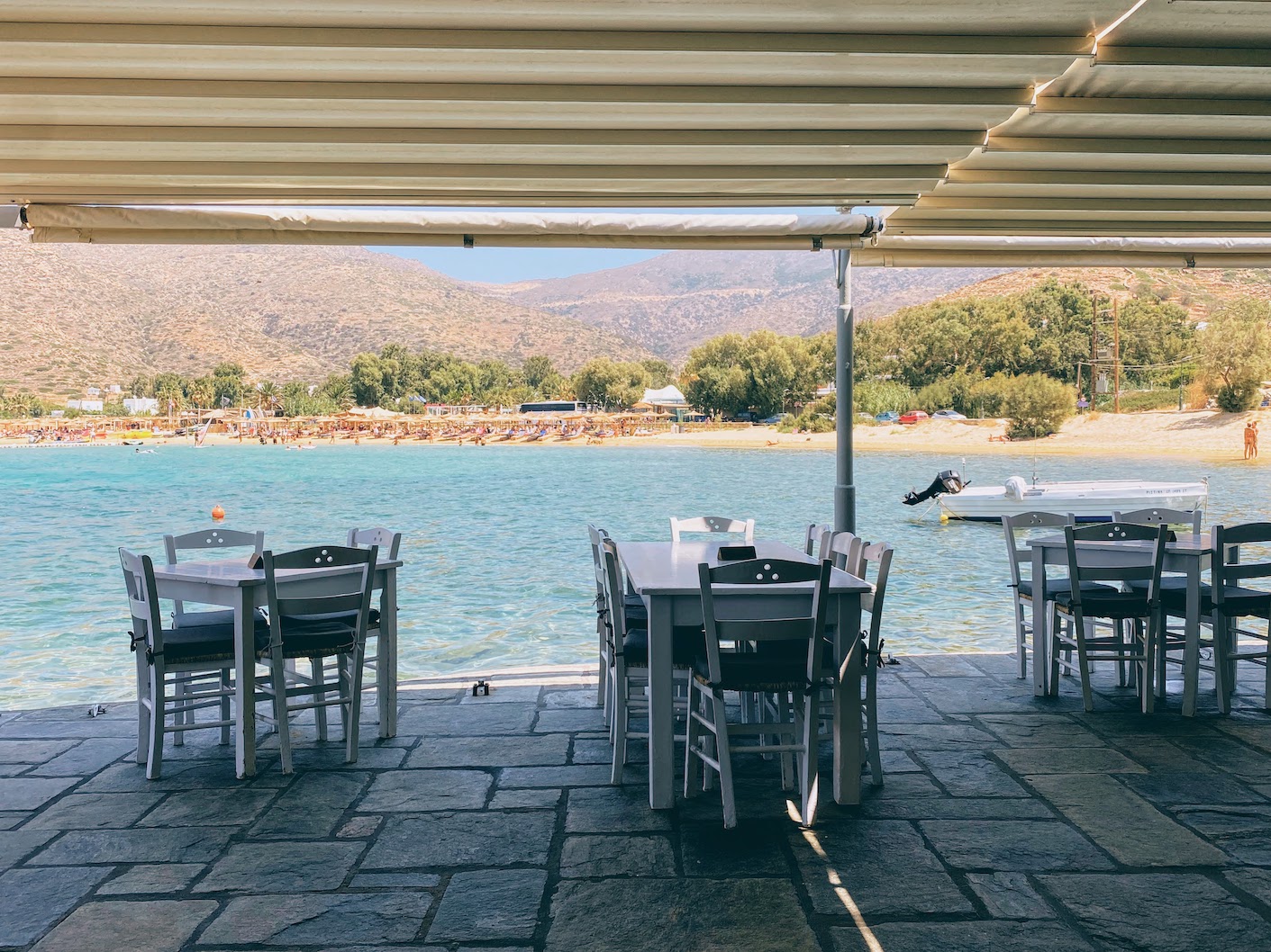 Ios: traditional seafood and meze right by the sea at Drakos